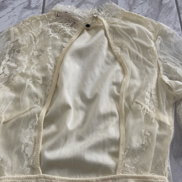 Cream Lace Bodysuit - Picture 9 of 11
